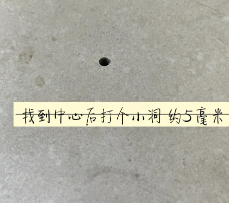 扶沟瓷砖空鼓维修公司专业解答在瓷砖铺贴过程中，如果砂料搅拌不均匀，将会带来以下问题