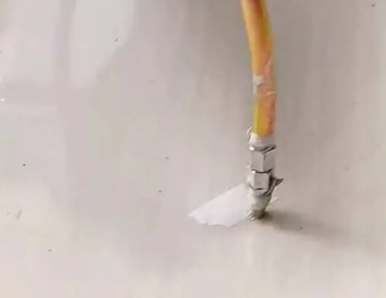 扶沟瓷砖空鼓维修公司专业解答在瓷砖铺贴过程中，如果使用的砂料过粗（如全部使用了粗砂），可能会导致以下问题