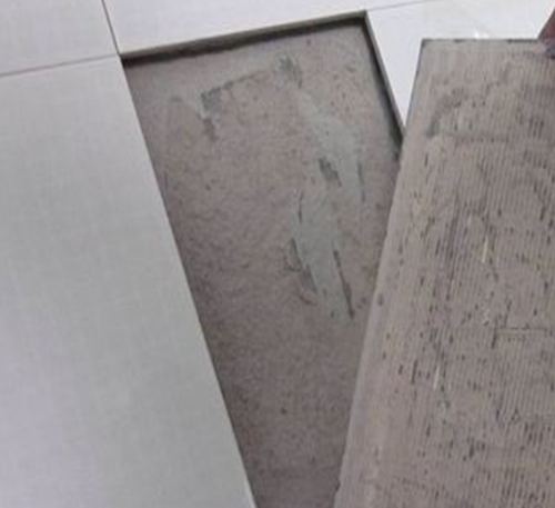 扶沟瓷砖空鼓维修公司分享瓷砖铺贴时如果打浆（即涂抹在瓷砖背面和基层上的砂浆或瓷砖胶）过少，会带来以下问题